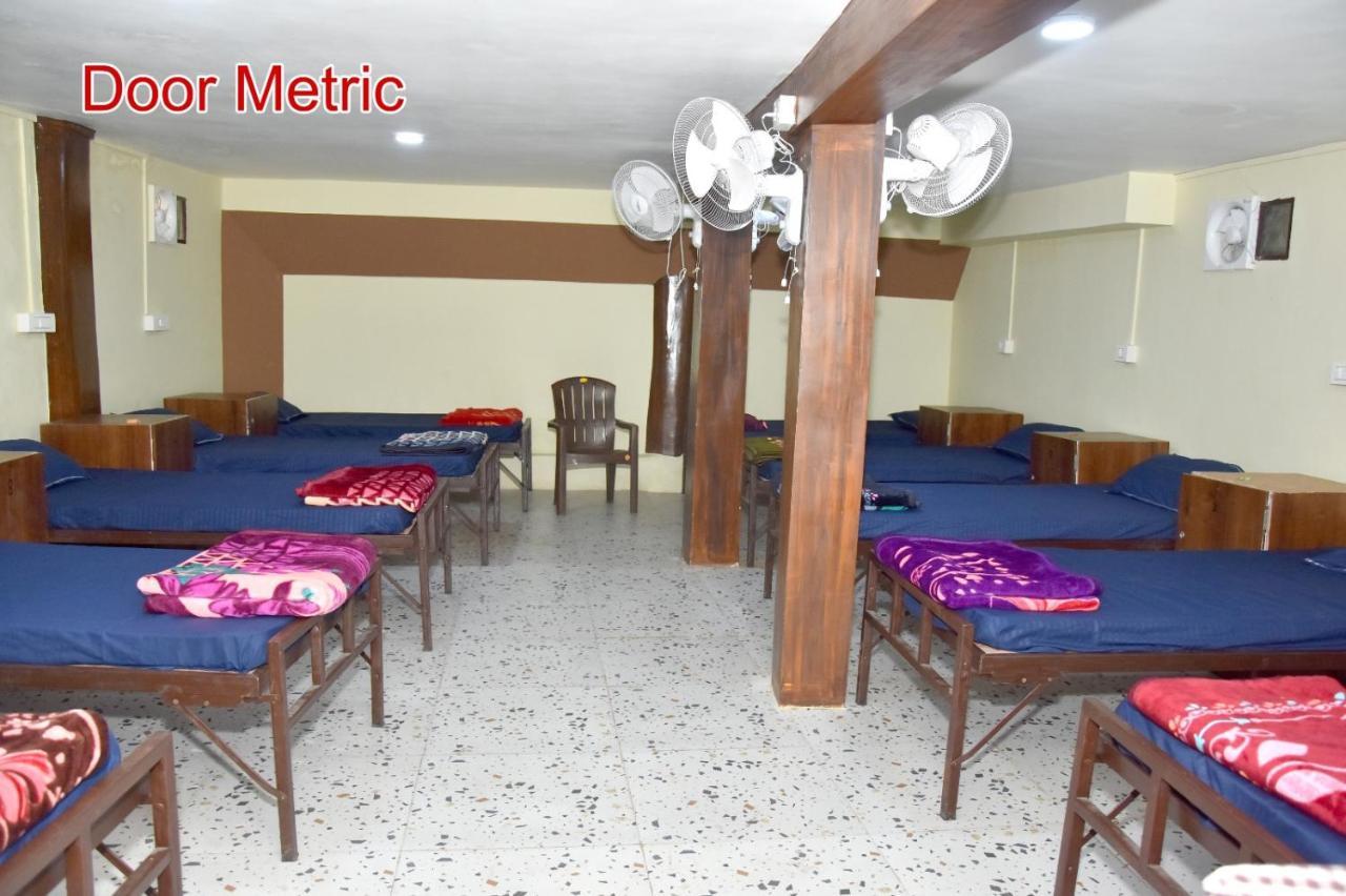Green Leaf Hotel Ujjain Bagian luar foto