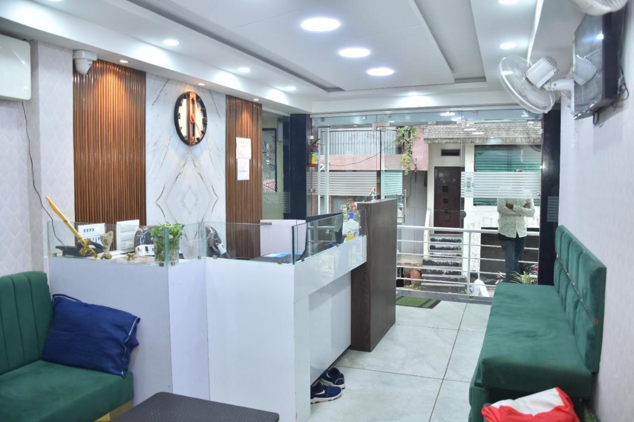 Green Leaf Hotel Ujjain Bagian luar foto