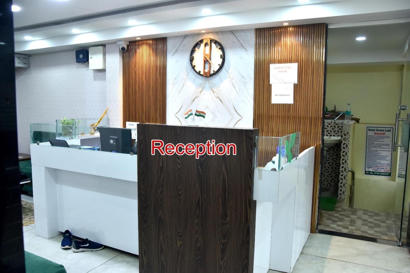 Green Leaf Hotel Ujjain Bagian luar foto