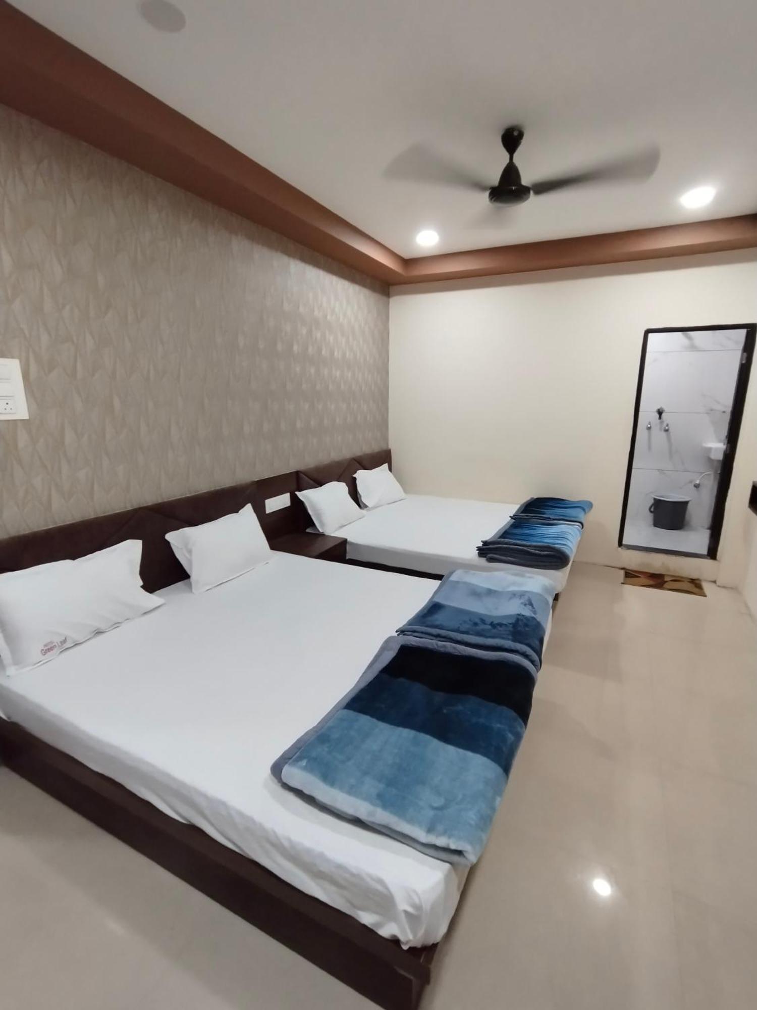 Green Leaf Hotel Ujjain Bagian luar foto