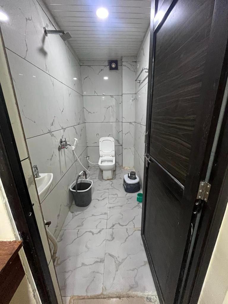 Green Leaf Hotel Ujjain Bagian luar foto