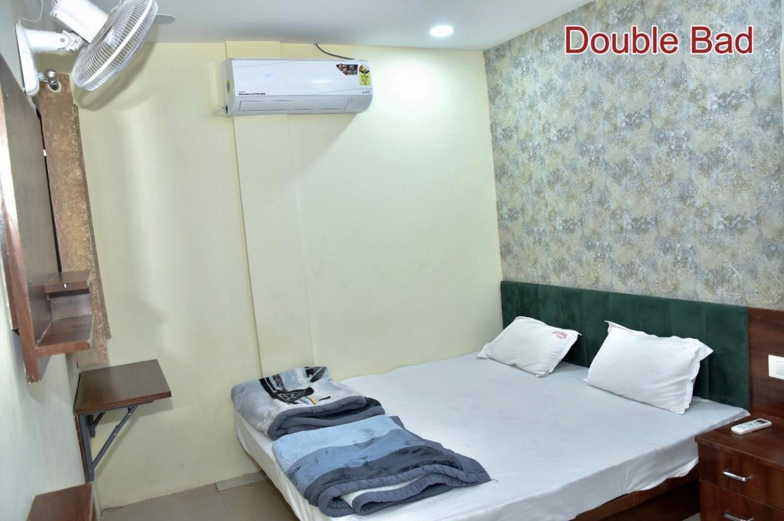 Green Leaf Hotel Ujjain Bagian luar foto
