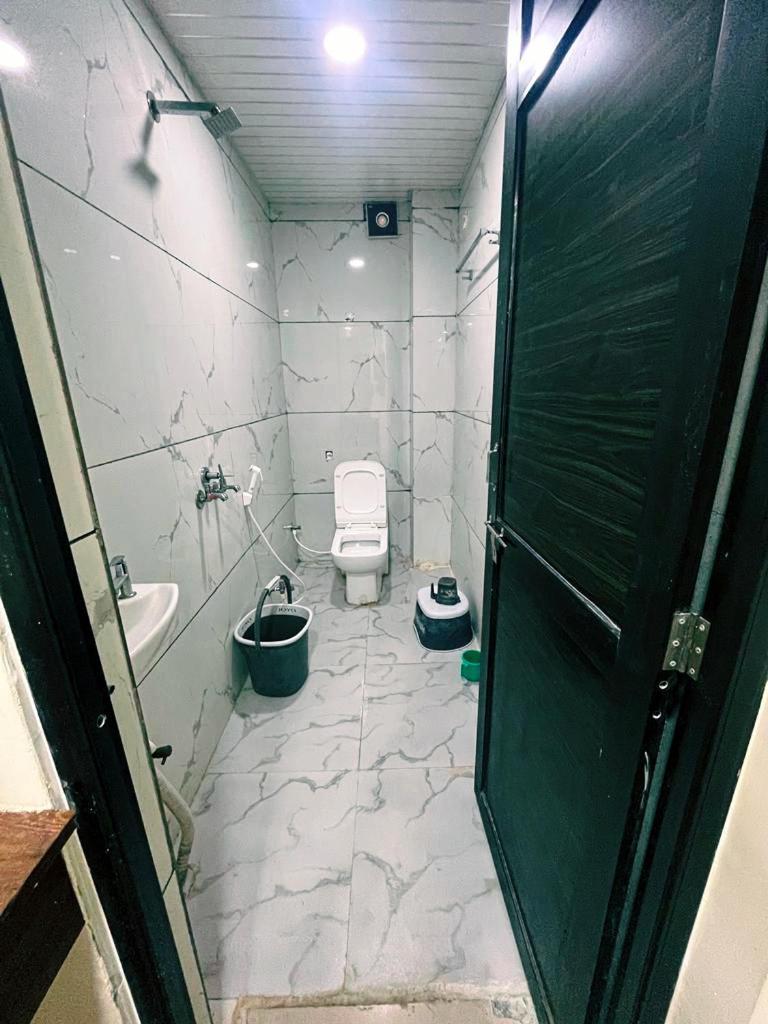 Green Leaf Hotel Ujjain Bagian luar foto