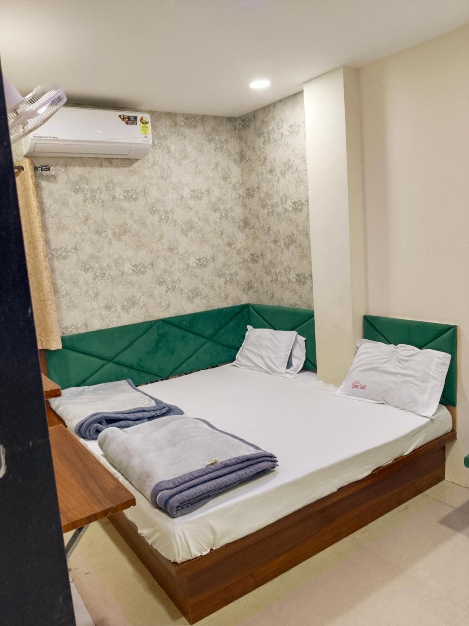 Green Leaf Hotel Ujjain Bagian luar foto